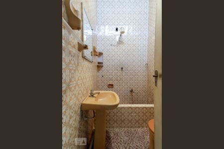 Casa à venda com 240m², 4 quartos e 4 vagasBanheiro 4