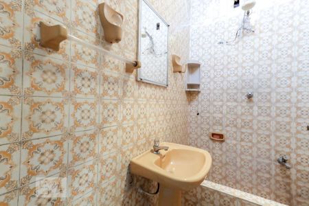 Casa à venda com 240m², 4 quartos e 4 vagasBanheiro 4