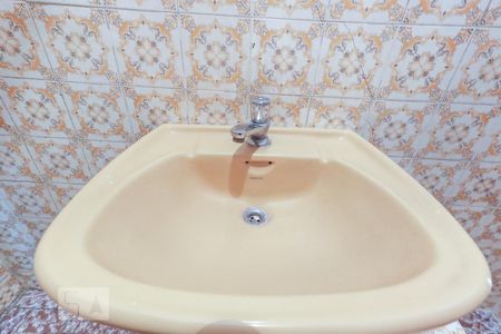 Casa à venda com 240m², 4 quartos e 4 vagasBanheiro 4