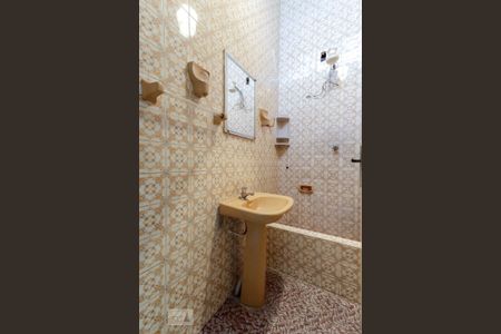 Casa à venda com 240m², 4 quartos e 4 vagasBanheiro 4