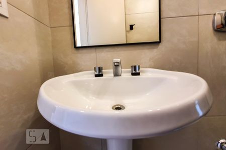 Apartamento à venda com 64m², 2 quartos e 1 vagaDetalhe Pia Banheiro Social