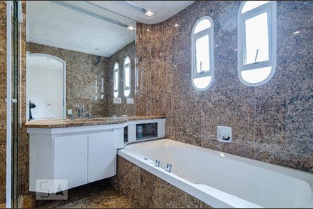 Apartamento para alugar com 278m², 4 quartos e 3 vagasBanheiro da suíte 1