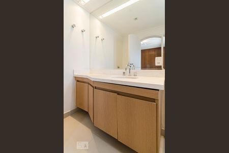 Apartamento para alugar com 278m², 4 quartos e 3 vagasBanheiro da suíte 2