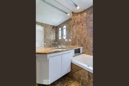 Apartamento para alugar com 278m², 4 quartos e 3 vagasBanheiro da suíte 1