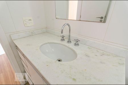 Apartamento à venda com 180m², 4 quartos e 3 vagasBanheiro da Suíte 2