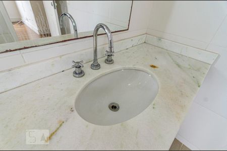 Apartamento à venda com 180m², 4 quartos e 3 vagasBanheiro da suíte 1