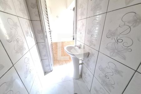 Banheiro de casa de condomínio para alugar com 1 quarto, 30m² em Vila Tolstoi, São Paulo