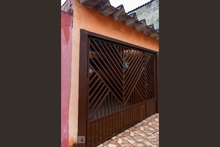 Casa à venda com 100m², 2 quartos e 1 vaga Casa à venda com 100m², 2 quartos e 1 vagaFachada