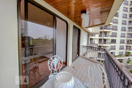 Apartamento para alugar com 155m², 4 quartos e 3 vagasVaranda