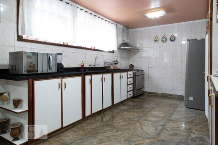 Casa à venda com 493m², 4 quartos e 2 vagas Casa à venda com 493m², 4 quartos e 2 vagasCozinha
