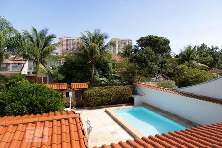 Casa à venda com 493m², 4 quartos e 2 vagas Casa à venda com 493m², 4 quartos e 2 vagasVista da suíte 1