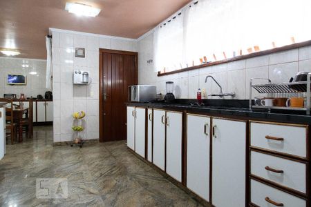Casa à venda com 493m², 4 quartos e 2 vagas Casa à venda com 493m², 4 quartos e 2 vagasCozinha