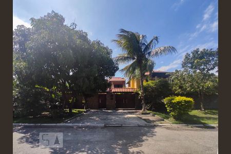 Casa à venda com 493m², 4 quartos e 2 vagas Casa à venda com 493m², 4 quartos e 2 vagasFachada da casa