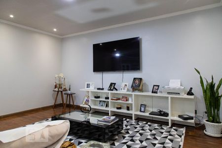 Casa à venda com 493m², 4 quartos e 2 vagas Casa à venda com 493m², 4 quartos e 2 vagasSala de tv