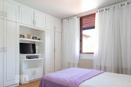 Casa à venda com 493m², 4 quartos e 2 vagas Casa à venda com 493m², 4 quartos e 2 vagasSuíte 1