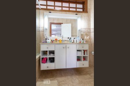 Casa à venda com 493m², 4 quartos e 2 vagas Casa à venda com 493m², 4 quartos e 2 vagasBanheiro da suíte 3