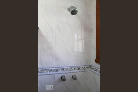 Casa à venda com 493m², 4 quartos e 2 vagas Casa à venda com 493m², 4 quartos e 2 vagasBanheiro social