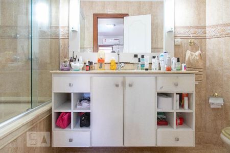 Casa à venda com 493m², 4 quartos e 2 vagas Casa à venda com 493m², 4 quartos e 2 vagasBanheiro da suíte 3