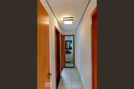 Corredor de apartamento para alugar com 3 quartos, 96m² em Floramar, Belo Horizonte