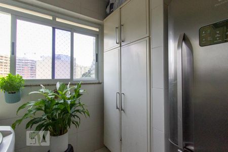 Apartamento à venda com 96m², 3 quartos e 1 vagaÁrea de Serviço