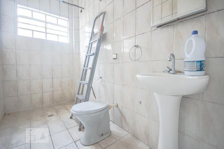 Banheiro de casa à venda com 3 quartos, 45m² em Vila Nova Galvão, São Paulo