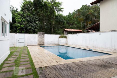 Casa à venda com 500m², 4 quartos e 2 vagas Casa à venda com 500m², 4 quartos e 2 vagasPiscina privativa