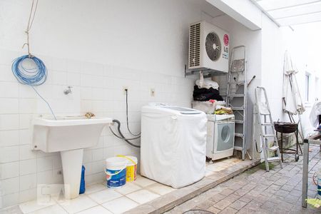 Casa à venda com 500m², 4 quartos e 2 vagas Casa à venda com 500m², 4 quartos e 2 vagasÁrea de serviço