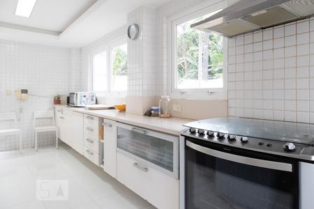 Casa à venda com 500m², 4 quartos e 2 vagas Casa à venda com 500m², 4 quartos e 2 vagasCozinha