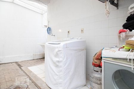 Casa à venda com 500m², 4 quartos e 2 vagas Casa à venda com 500m², 4 quartos e 2 vagasÁrea de serviço