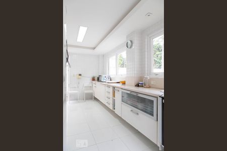 Casa à venda com 500m², 4 quartos e 2 vagas Casa à venda com 500m², 4 quartos e 2 vagasCozinha