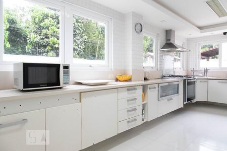 Casa à venda com 500m², 4 quartos e 2 vagas Casa à venda com 500m², 4 quartos e 2 vagasCozinha