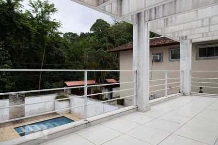 Casa à venda com 500m², 4 quartos e 2 vagas Casa à venda com 500m², 4 quartos e 2 vagasVaranda suíte 2 e 3