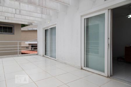 Casa à venda com 500m², 4 quartos e 2 vagas Casa à venda com 500m², 4 quartos e 2 vagasVaranda suíte 2 e 3