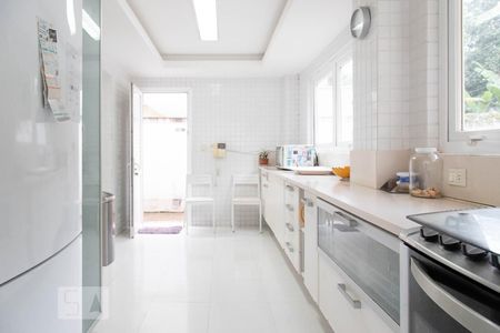 Casa à venda com 500m², 4 quartos e 2 vagas Casa à venda com 500m², 4 quartos e 2 vagasCozinha