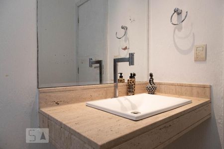 Casa à venda com 500m², 4 quartos e 2 vagas Casa à venda com 500m², 4 quartos e 2 vagasLavabo