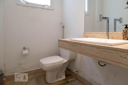 Casa à venda com 500m², 4 quartos e 2 vagas Casa à venda com 500m², 4 quartos e 2 vagasLavabo