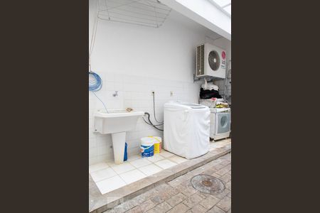 Casa à venda com 500m², 4 quartos e 2 vagas Casa à venda com 500m², 4 quartos e 2 vagasÁrea de serviço