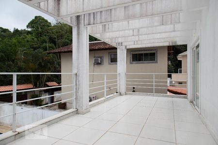 Casa à venda com 500m², 4 quartos e 2 vagas Casa à venda com 500m², 4 quartos e 2 vagasVaranda suíte 2 e 3