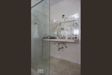 Casa à venda com 550m², 8 quartos e 8 vagasBanheiro da Suíte 1