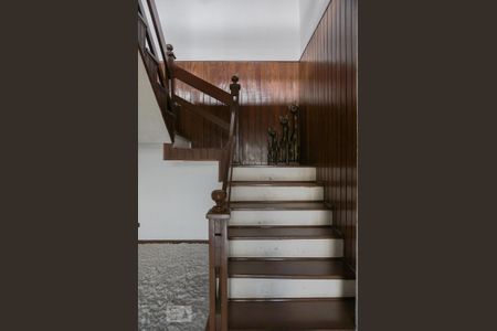 Casa à venda com 550m², 8 quartos e 8 vagasEscadas