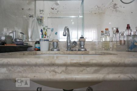 Casa à venda com 550m², 8 quartos e 8 vagasBanheiro da Suíte 1