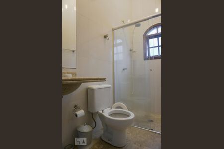 Casa à venda com 550m², 8 quartos e 8 vagasBanheiro da Suíte 2