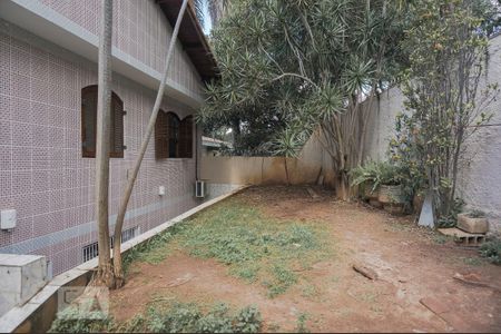 Casa à venda com 550m², 8 quartos e 8 vagasQuintal
