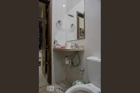 Casa à venda com 550m², 8 quartos e 8 vagasBanheiro da Suíte 4