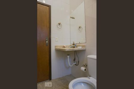 Casa à venda com 550m², 8 quartos e 8 vagasBanheiro da Suíte 2