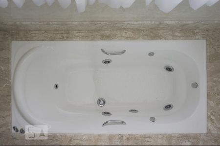 Casa à venda com 550m², 8 quartos e 8 vagasBanheiro da Suíte 1