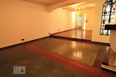 Sala de casa para alugar com 4 quartos, 300m² em Jardim da Gloria, São Paulo