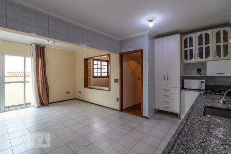 Casa à venda com 341m², 4 quartos e 8 vagasCozinha