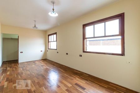 Casa à venda com 341m², 4 quartos e 8 vagasSuíte