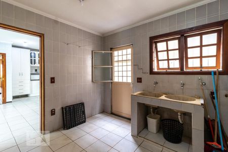 Casa à venda com 341m², 4 quartos e 8 vagasÁrea de Serviço